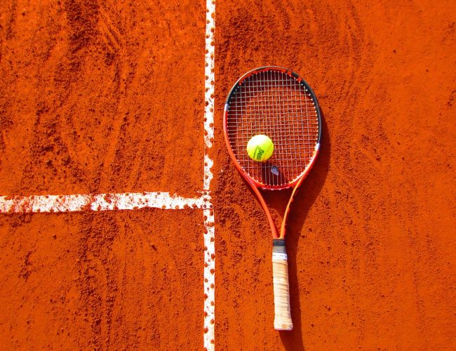 Hur Spelar man Tennis på Grus? [Komplett Guide]