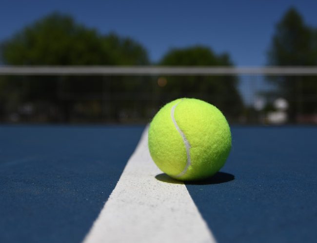 Kan man spela Padel på en Tennisbana?